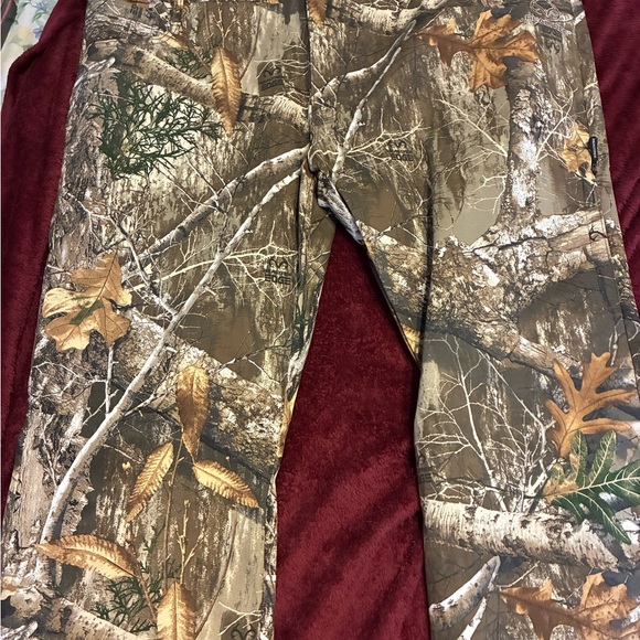 Realtree Camouflage Outdoor Pants - Picture 1 of 5